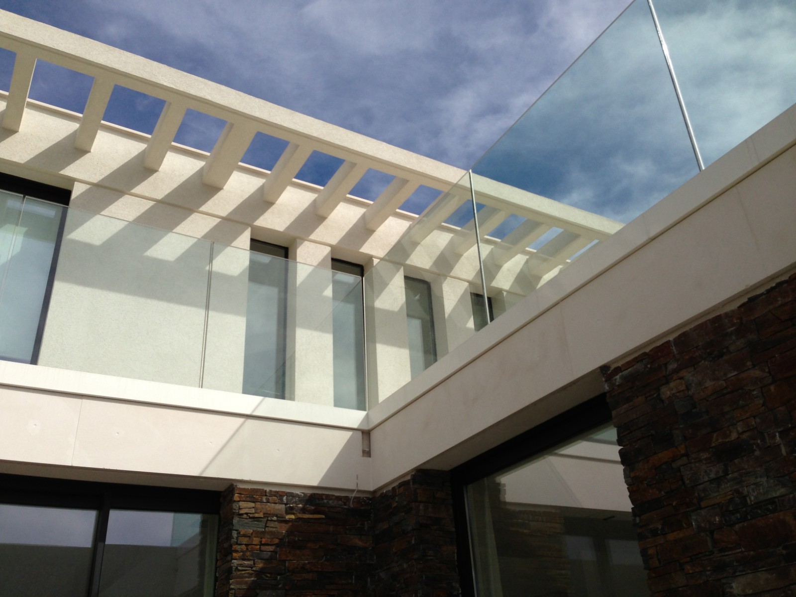 Zoom garde corps vitré balcon St tropez